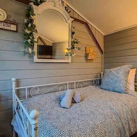 Petit Ideal A La Campagne Avec Parking Auguaise